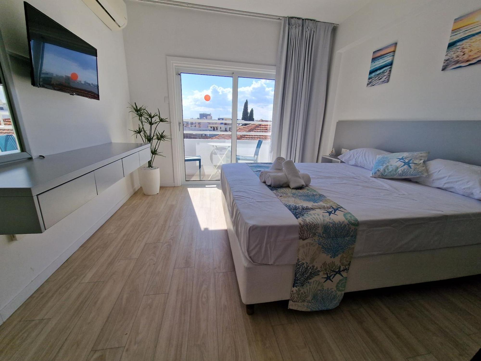 Kitieos Central Apts 100M From Finikoudes Beach ลาร์นาคา ภายนอก รูปภาพ
