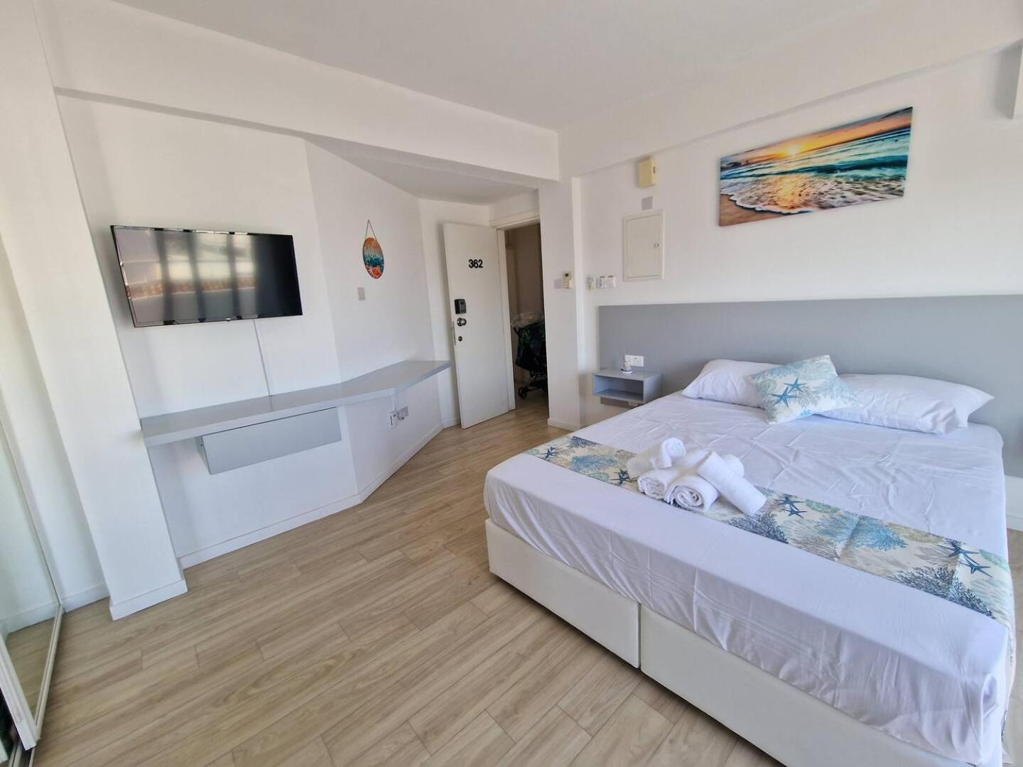 Kitieos Central Apts 100M From Finikoudes Beach ลาร์นาคา ภายนอก รูปภาพ